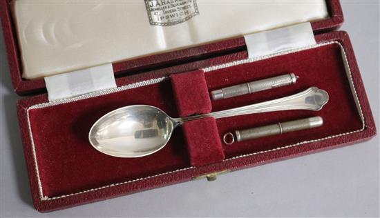 Two engine turned silver propelling toothpicks and a cased silver teaspoon.